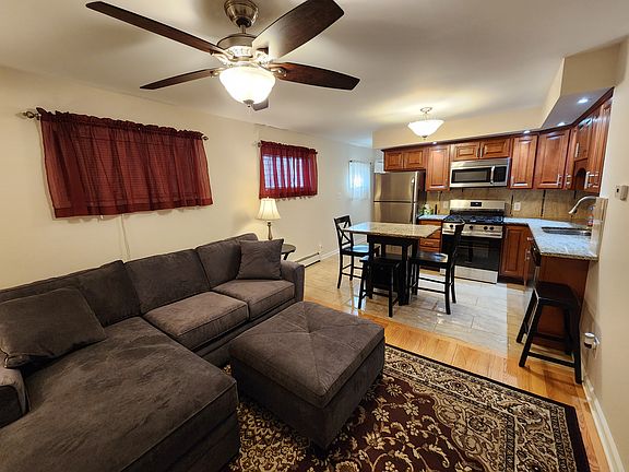 3rd image of 352 Grant St #352