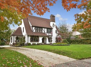 2896 Claremont Rd, Shaker Heights, OH 44122