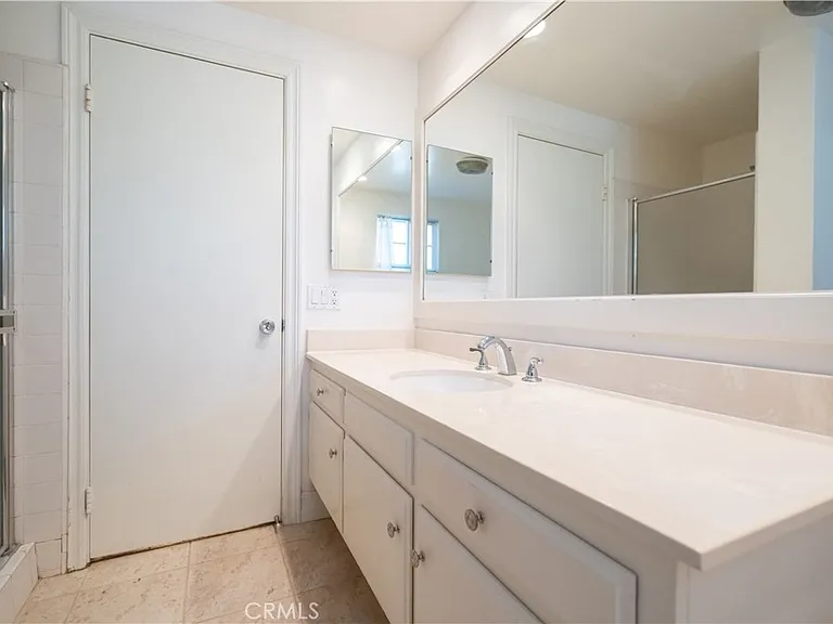 11761 Encino Ave — Photo 30