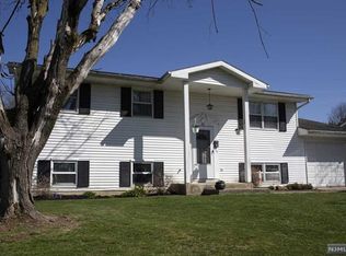 30 McKinley Ave, Washington, NJ 07882