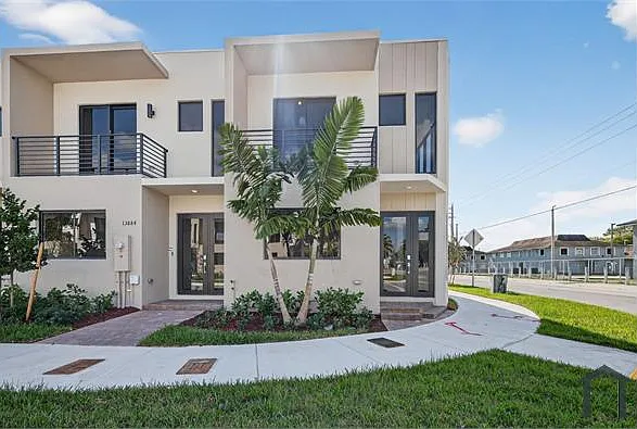 4 bed, $3,300 — Photo 2