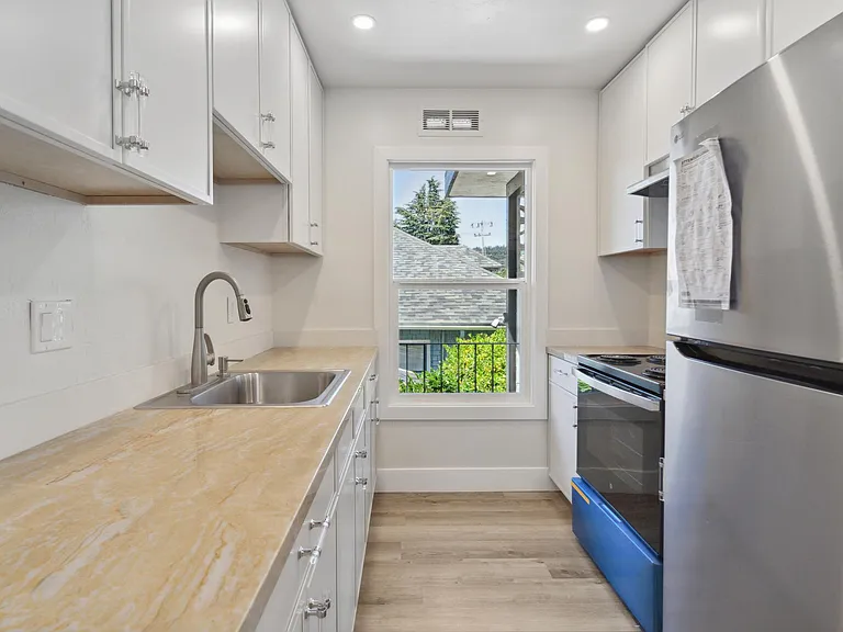 3441 Laguna Ave #2 — Photo 45