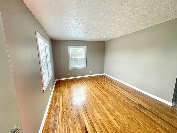 3rd image of 8032 Park Dr