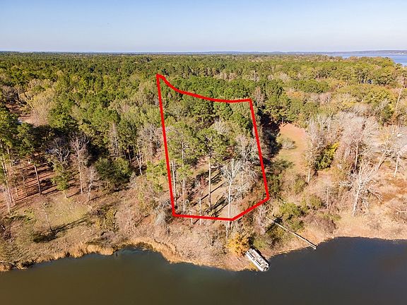 4th image of 100 Lost Maples Rd