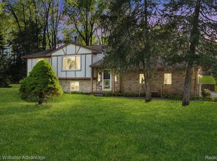 1250 Shotey Ct, Milford, MI 48380