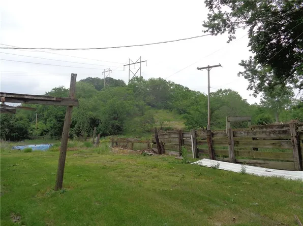 3905 N Barnes Rd, Independence, MO 64058