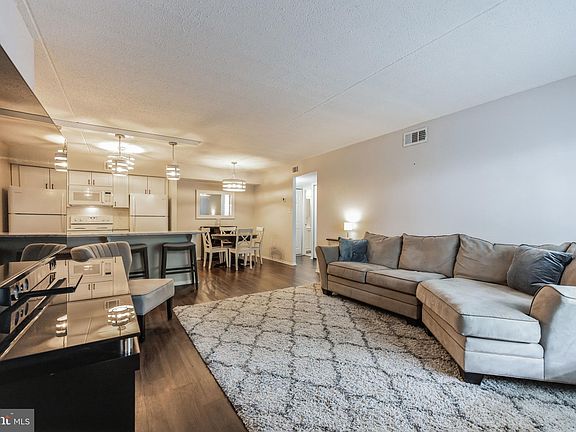 4th image of 5200 Hilltop Dr APT M2