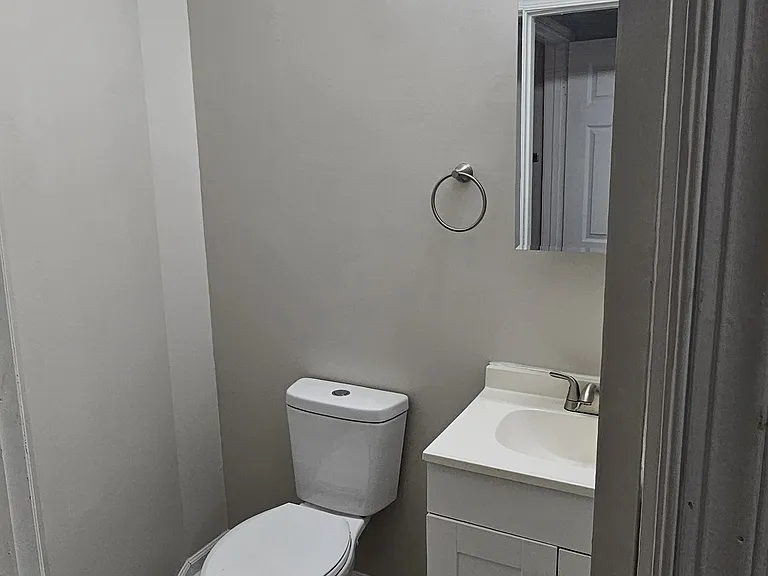 1733 N Fulton Ave — Photo 12