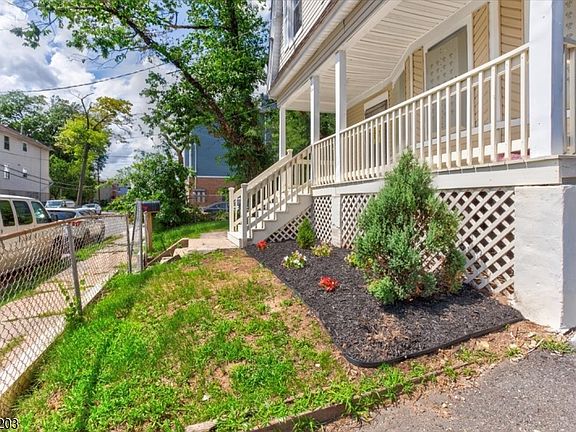 3rd image of 31-33 Voorhees St