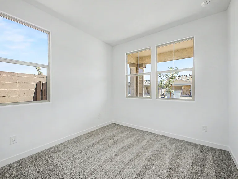 5330 W Harmont Dr — Photo 13