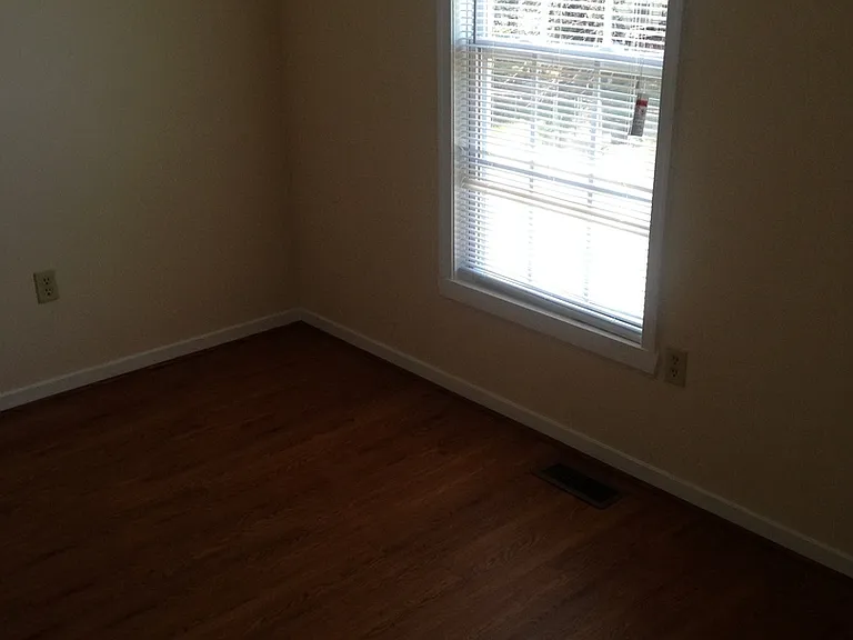 1519 Penrose Ave — Photo 4
