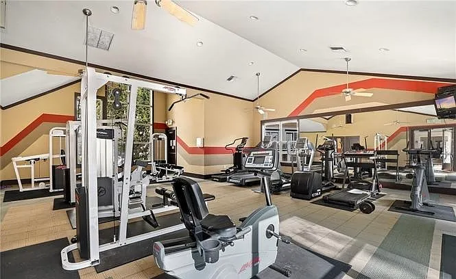 Fitness center (2/2)