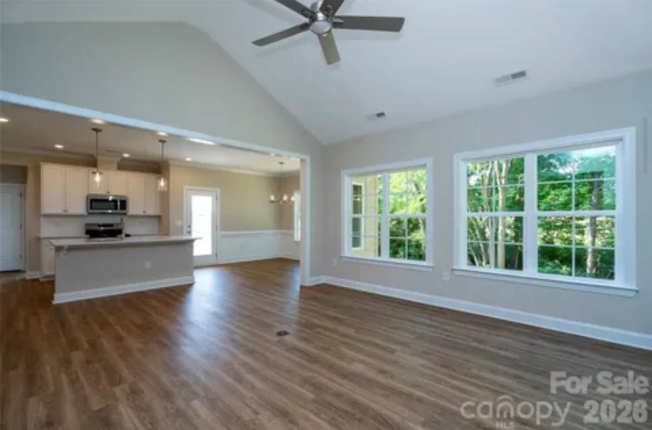3 bed, 1840 sqft, $2,375 — Photo 2