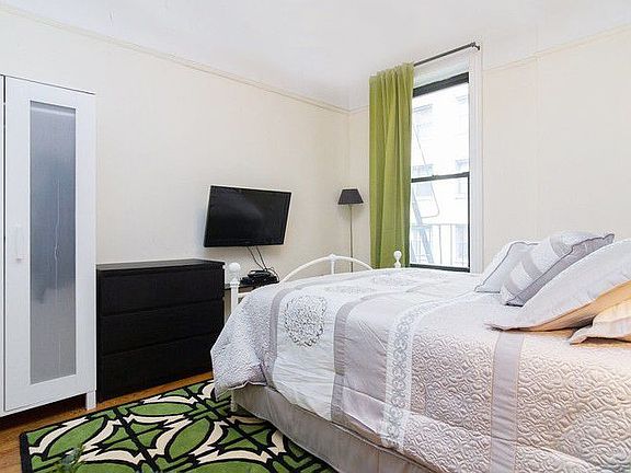 3rd image of 321 E 9th St APT 3