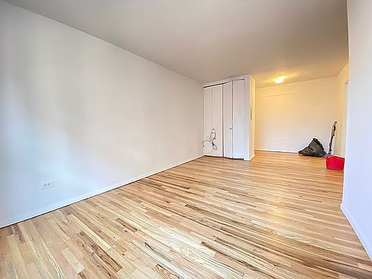 4th image of 142-27 Barclay Ave #72