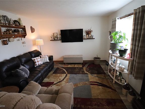 3rd image of 122 Royal Crest Dr Unit P