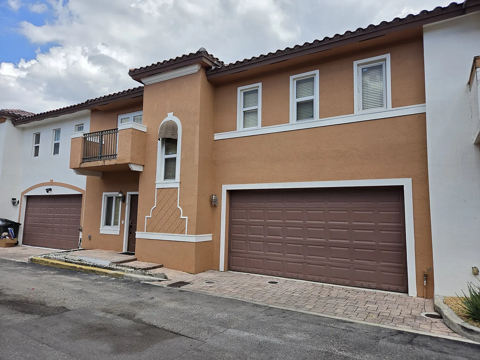 3 bed, 2.5 bath, 1735 sqft, $3,400 — Photo 2