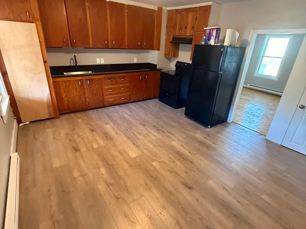 122 Main St APT 2