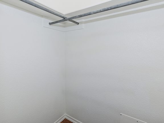 1 bedroom, 1 bathroom closet
