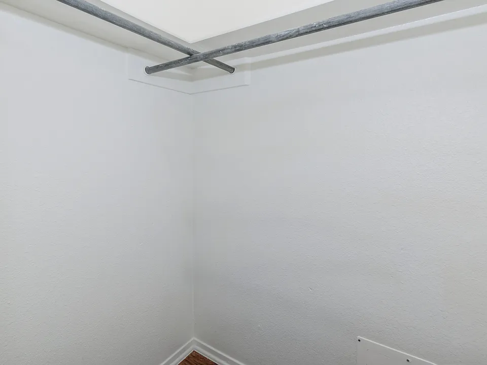 1 bedroom, 1 bathroom closet