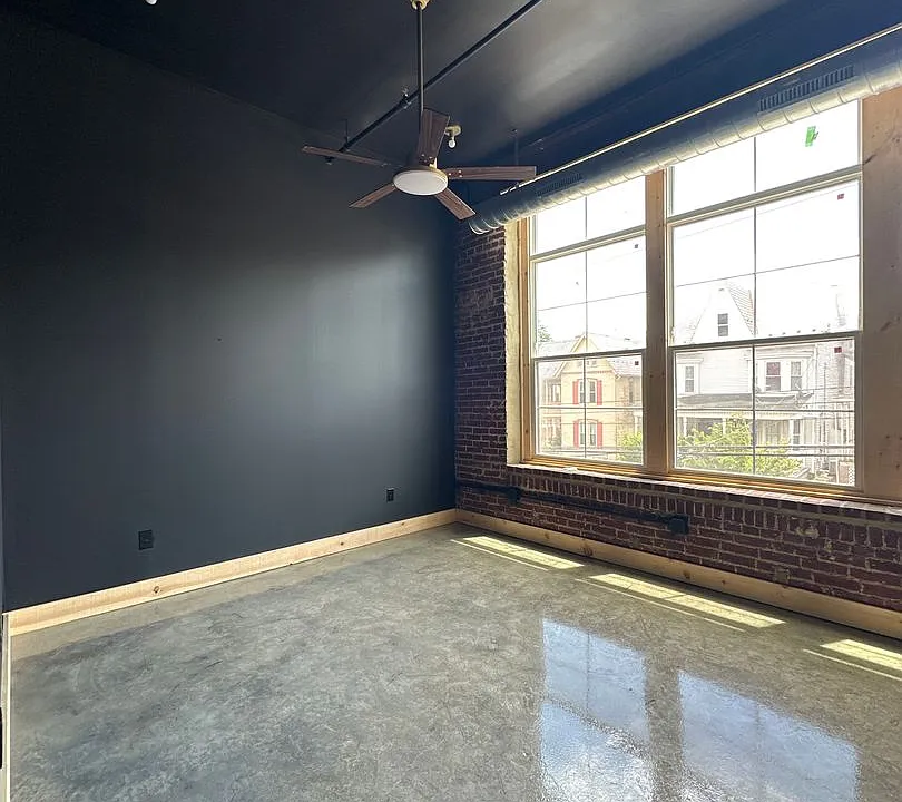 21 W Broadway #210