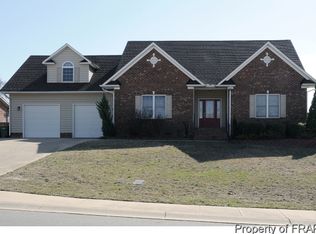3915 Hunting Path Dr, Hope Mills, NC 28348