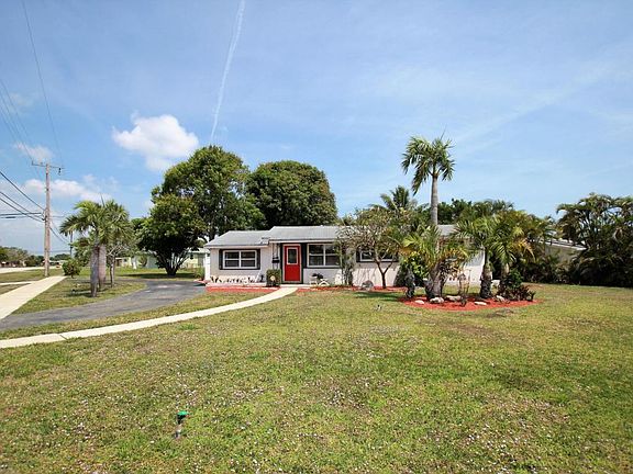 3rd image of 861 W Kalmia Dr