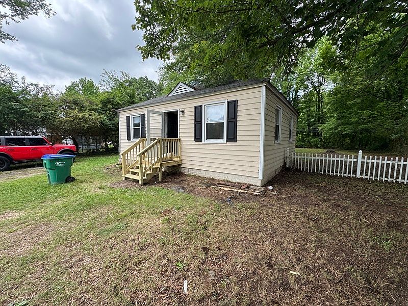 1st image of 660 Effingham Dr