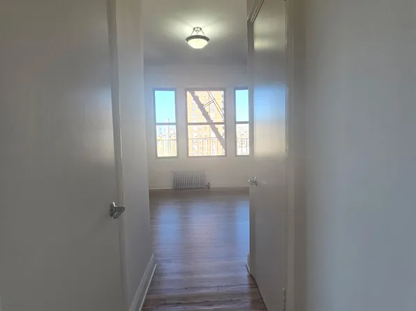 515 Cathedral Parkway image 7 of 8