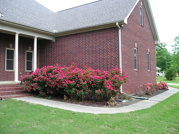 3rd image of 120 Parkway Sq