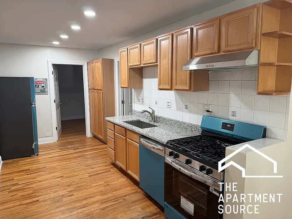 1st image of 1017 N La Salle Dr #1