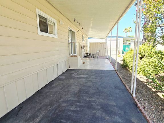 4th image of 332 N Lyon Ave Space 125