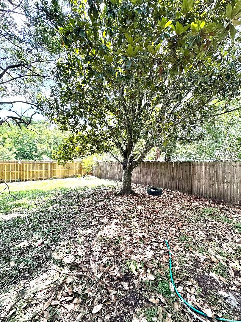 Spacious 3BR Home with 2-Car Garage Near Medical City & Waterford Lakes — Photo 2