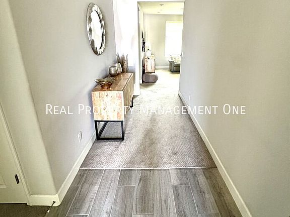 3rd image of 102 Coral St