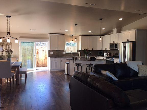 4th image of 1709 Lilac Ln