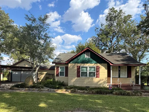 207 S Elm St, Glen Flora, TX 77443