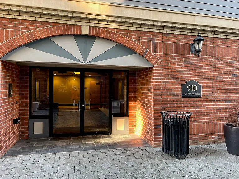 910 Harris Ave #201 — Photo 13