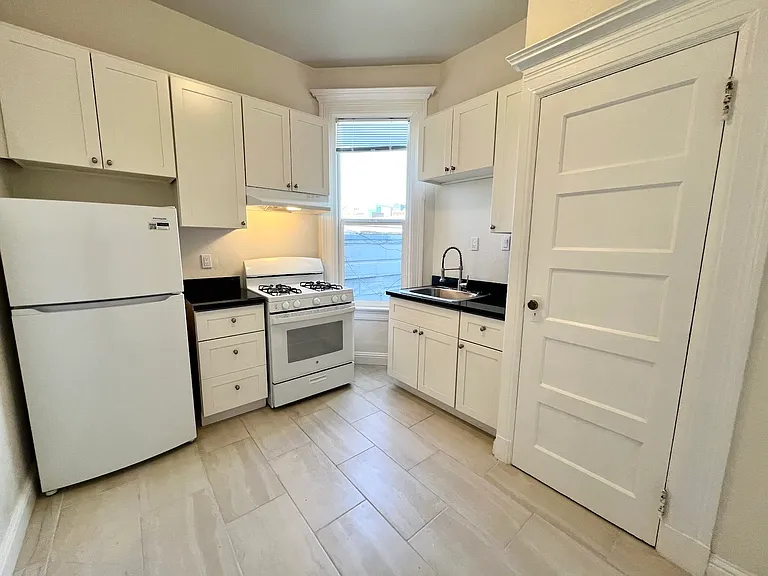 2127 Fillmore St #17 — Photo 3