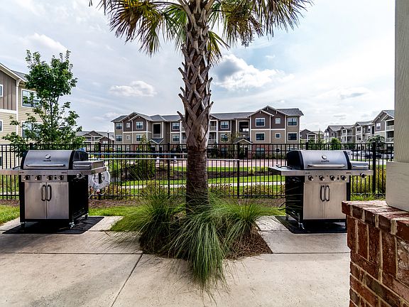 3rd image of 601 Giddings Ct #213