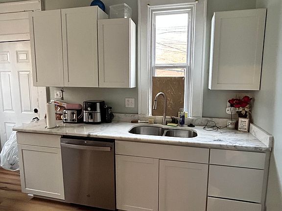 4th image of 28 W Maynard Ave