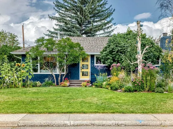 1916 S Green Ridge Rd SW, Calgary, AB T3E 4B1