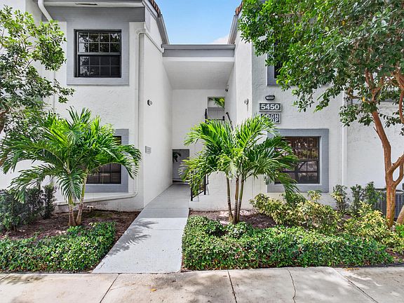 4th image of 5450 Verona Drive #P