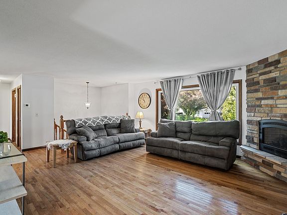 3rd image of 4954 Zealand Ave N