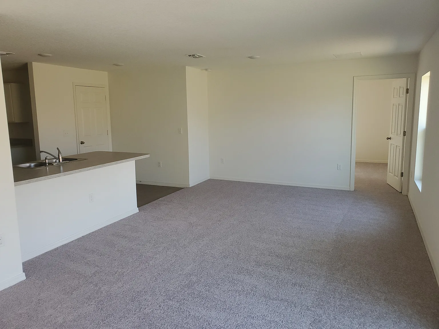 3 bed, 1284 sqft, $2,295 — Photo 1