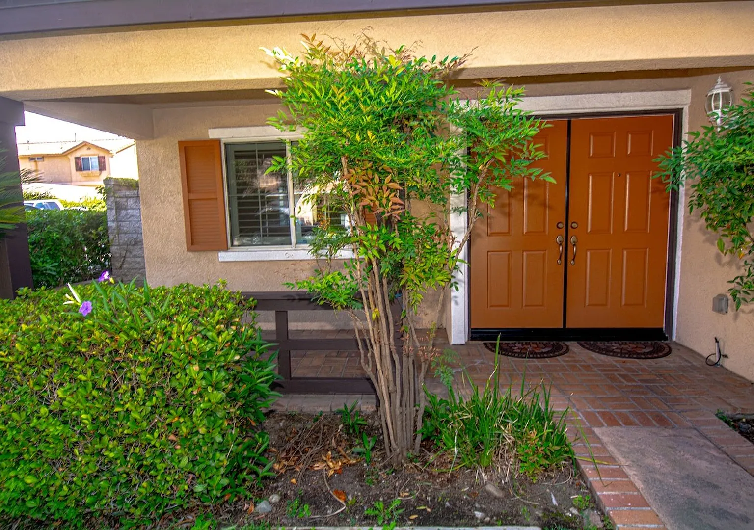 7237 Oak Tree Pl- Fontana Ca 92336- 5 Br 3bth 2 Car Gr- For Rent — Photo 2