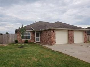 320 E Laura St, Rogers, AR 72758