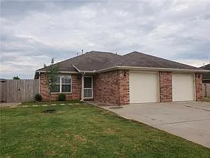320 E Laura St Photo 1