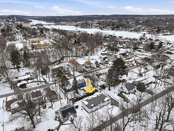 3rd image of 28 Nonquit St