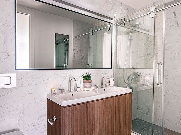 5th image of 220 E 72nd St #12C