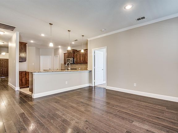 2nd image of 113 Oakmont Dr